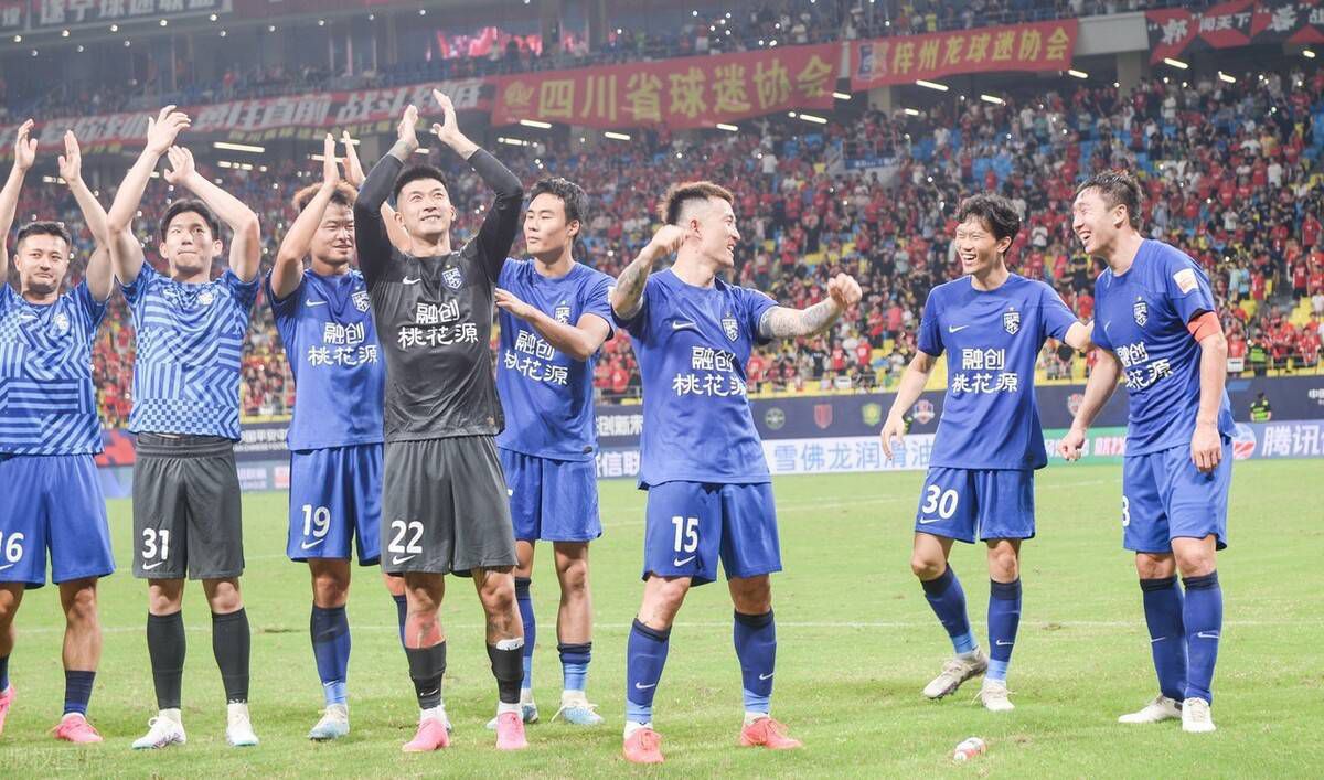 西甲-皇马1-0绝杀阿拉维斯纳乔染红巴斯克斯制胜西甲第18轮，皇马客场挑战阿拉维斯。